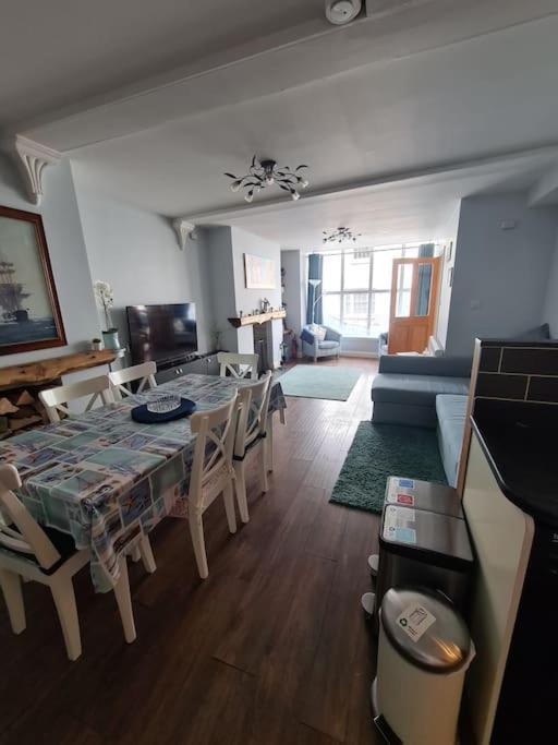 Beach Retreat Village Centre Location Шелдон Экстерьер фото